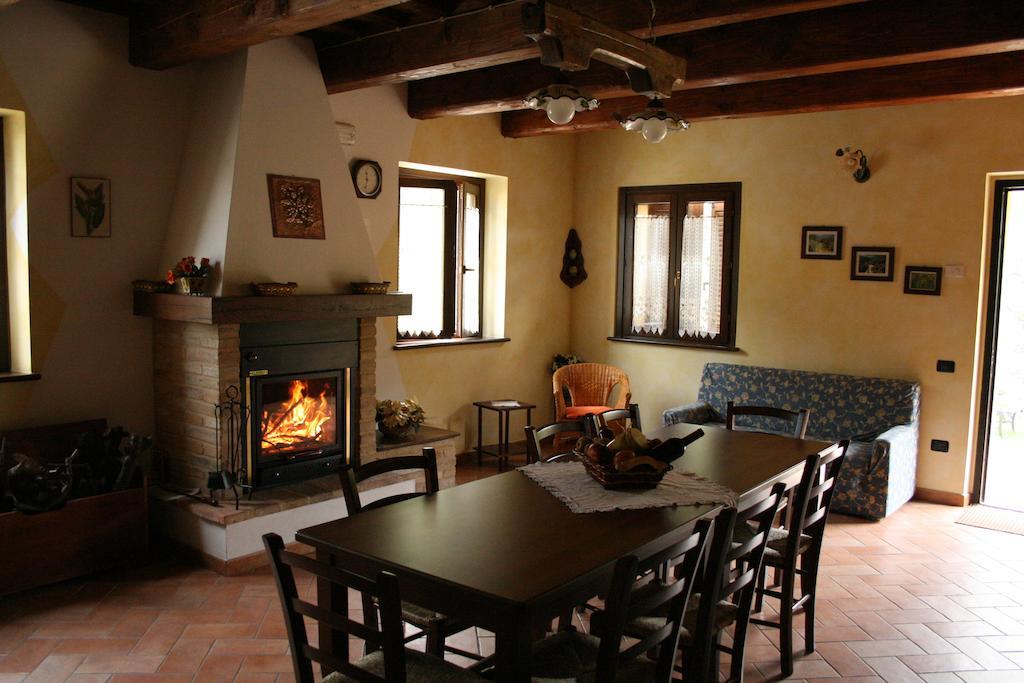 Вілла Agriturismo Il Sentiero Montalto delle Marche Екстер'єр фото